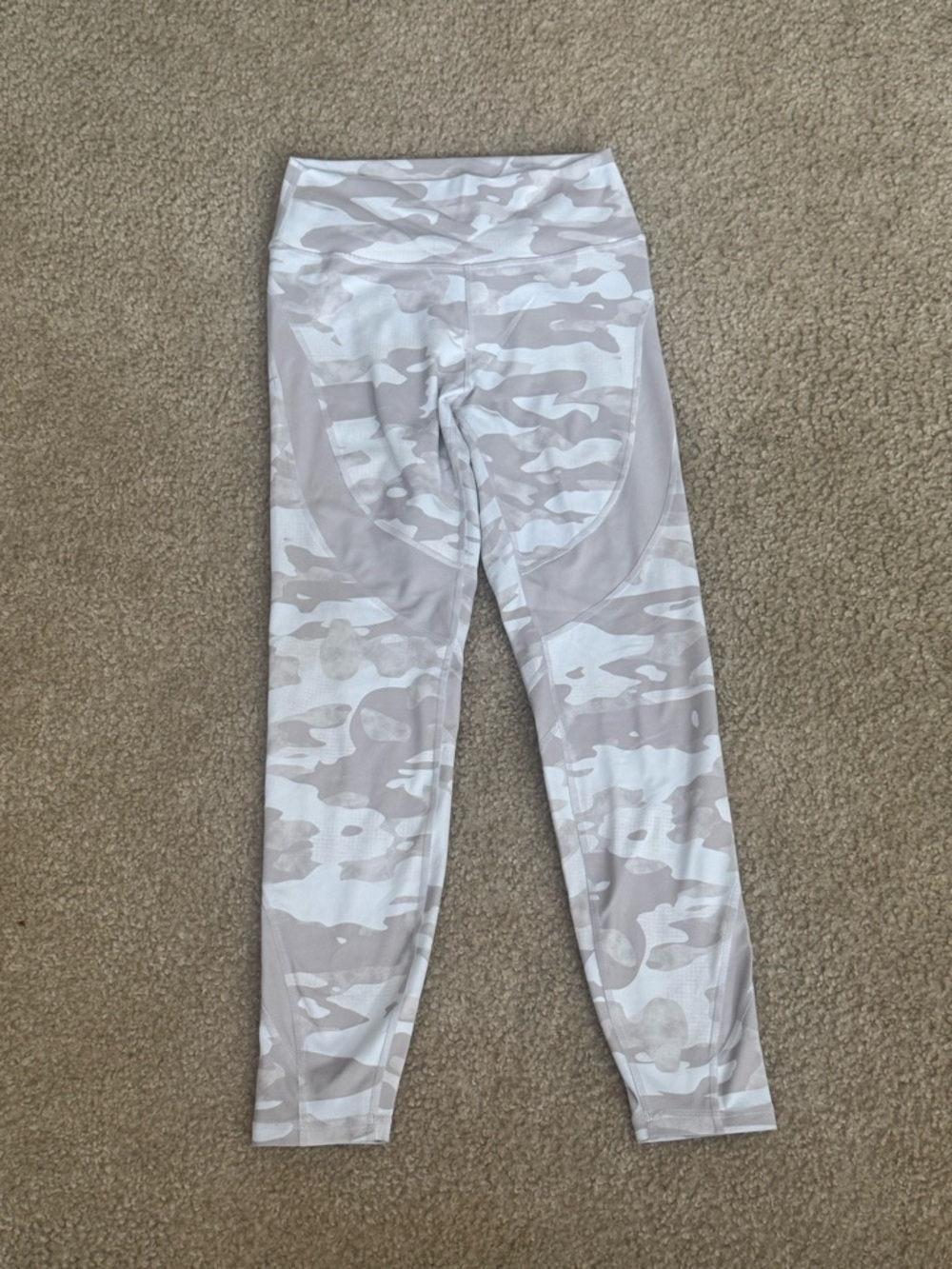 Violate the Dresscode High-Waist Active Leggings in Light Tan Camo